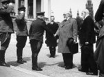 Sowjetische Besatzungsmacht übergibt am 29. April 1945 das Parlament an die Provisorische Staatsregierung © ÖNB / Wilhelm Obransky